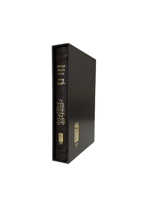 [9789657812310] חמישה חומשי תורה וסידור לשבת - נוסח ק"ק ספרדים עור חום 
